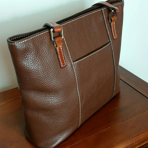 Dooney & Bourke Handbags - Dooney & Bourke medium Lexington